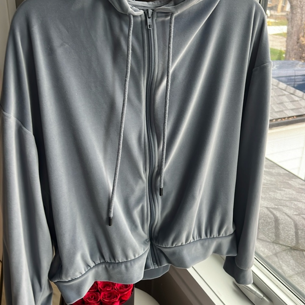 ALO Yoga Gray Zip-Up Hoodie Jacket
